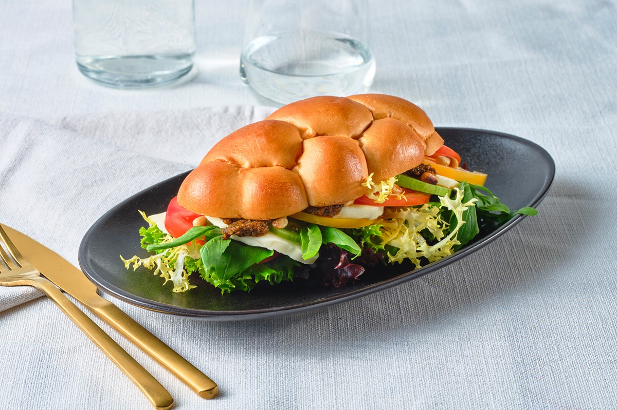 26_vlecht_brioche_tomaat-mozerella_lr_1200x800